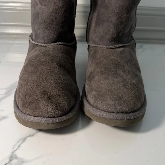 UGG Classic Short II grey boots - Picture 7 of 8